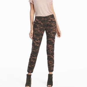 White House Black Market Utility Slim Camo • sz 2